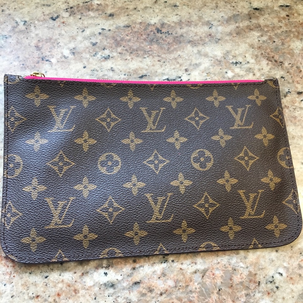 LV  fuscia pouchette